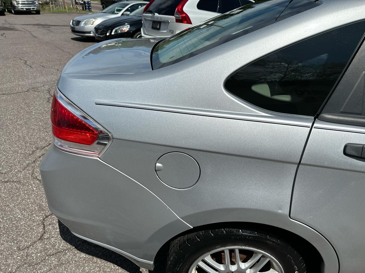 Ford Focus SE Sedan 2010