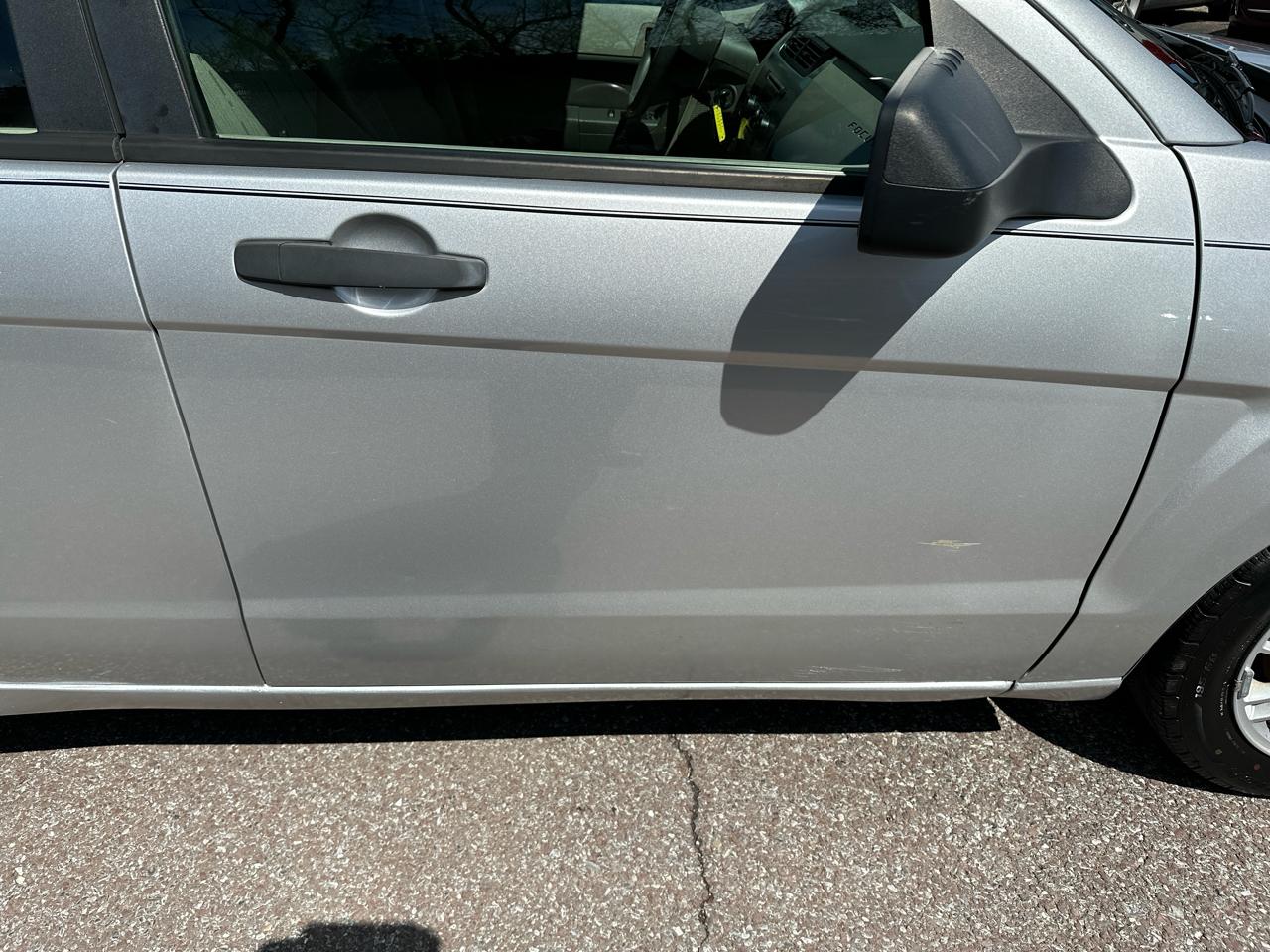 Ford Focus SE Sedan 2010