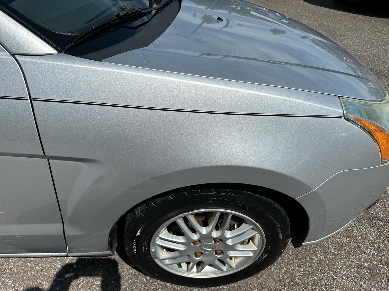 Ford Focus SE Sedan 2010