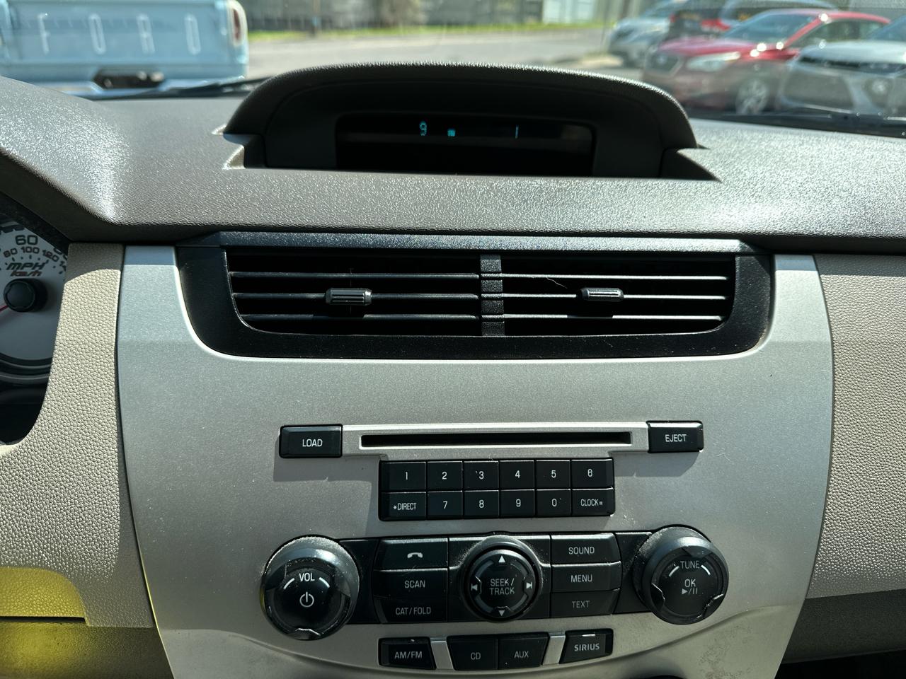 Ford Focus SE Sedan 2010