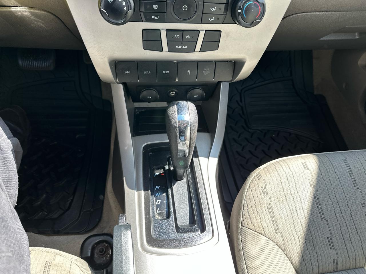 Ford Focus SE Sedan 2010