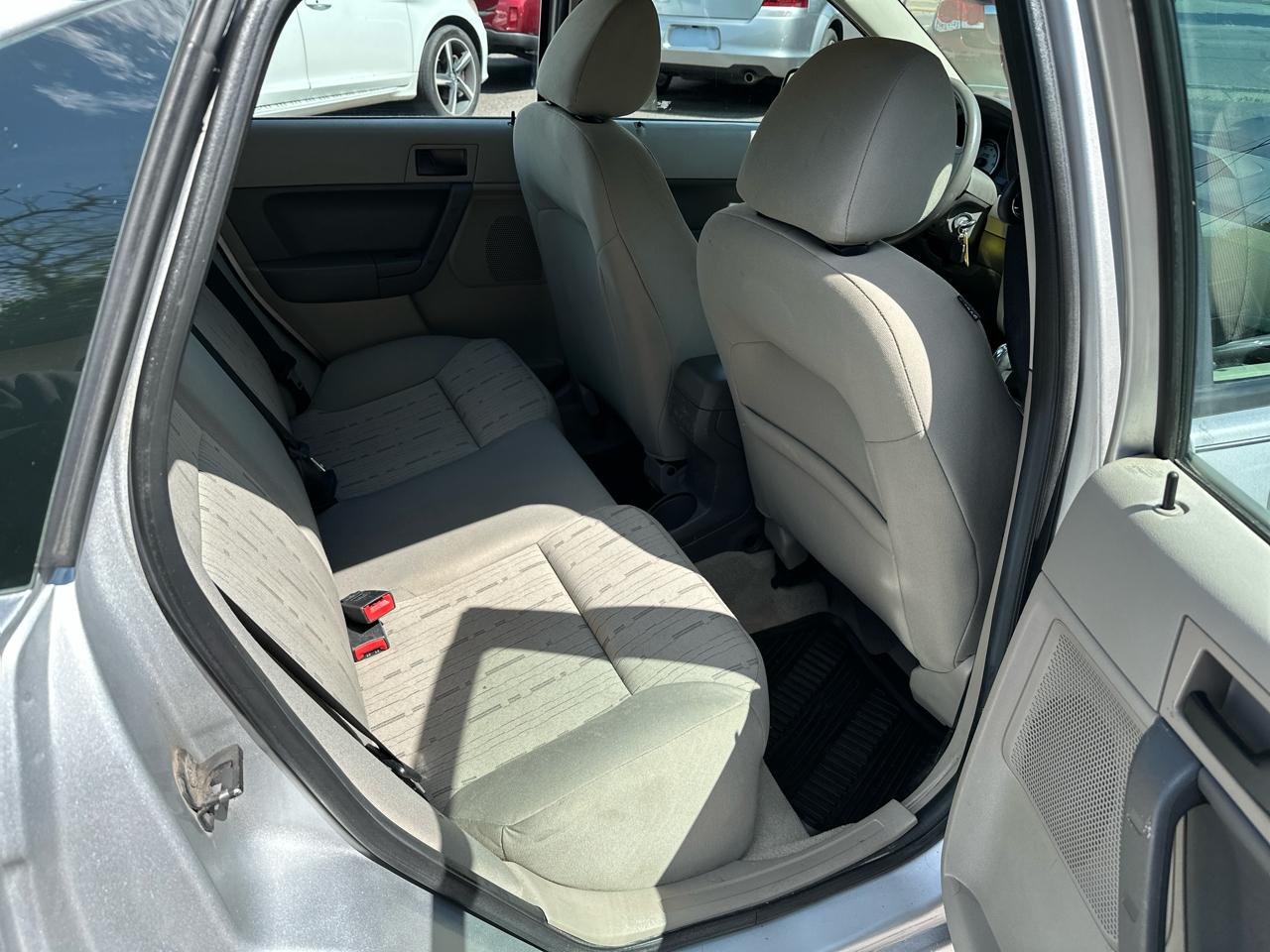 Ford Focus SE Sedan 2010