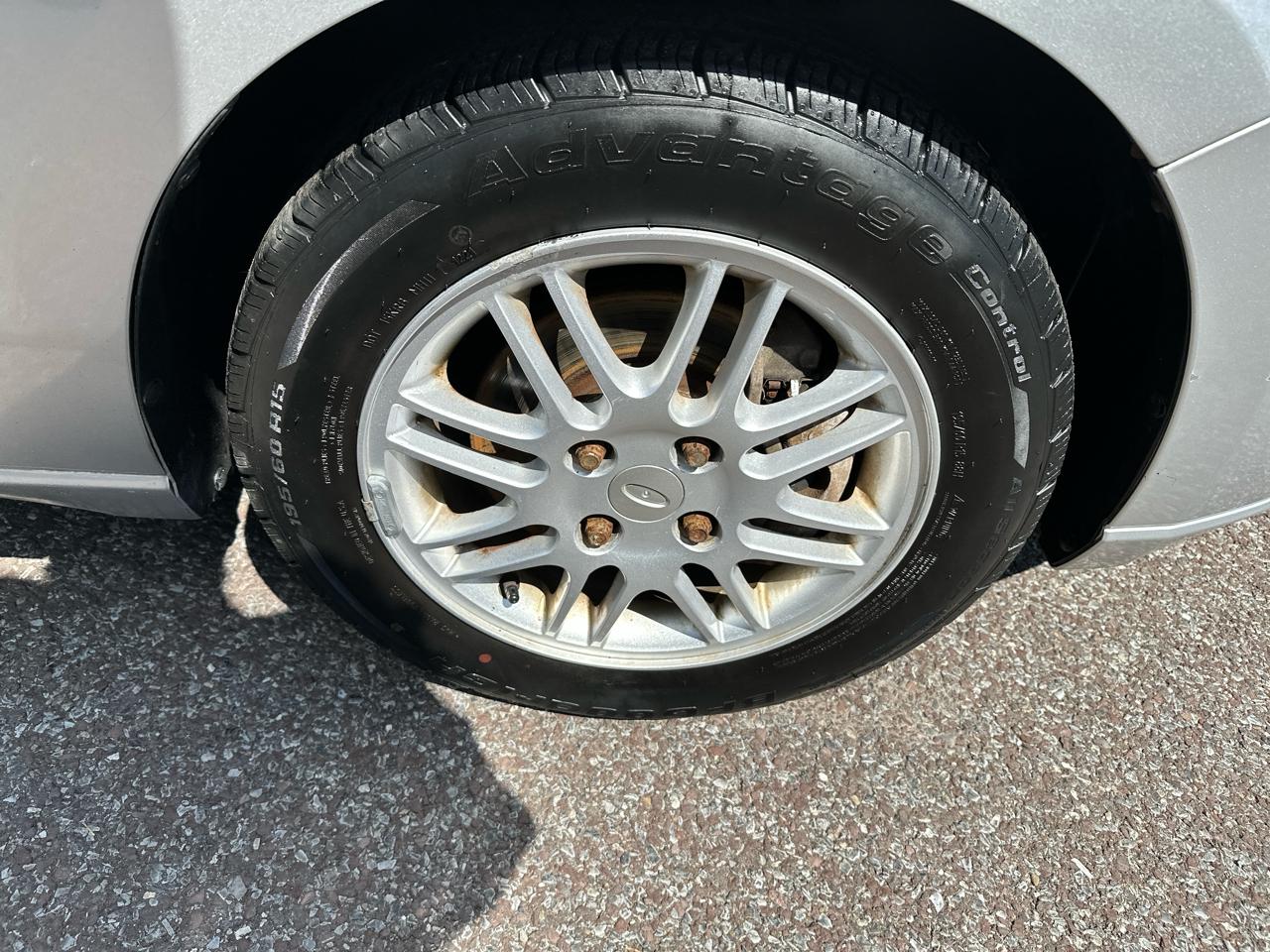 Ford Focus SE Sedan 2010
