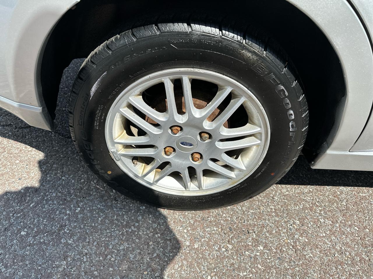 Ford Focus SE Sedan 2010