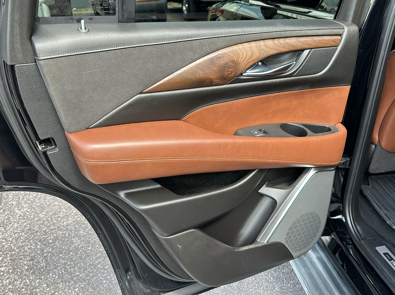 Cadillac Escalade Premium 4WD 2016