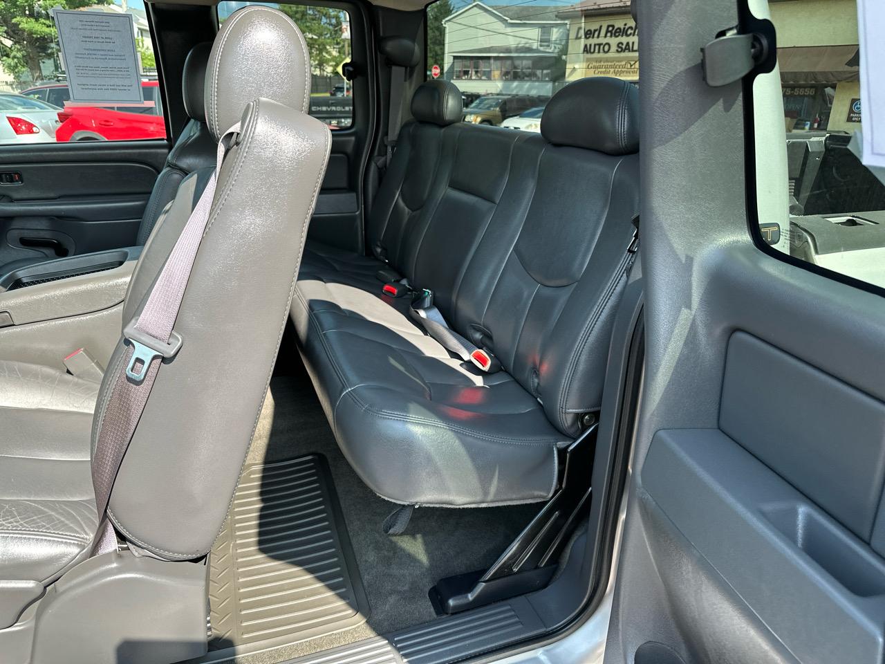 Chevrolet Silverado 1500 4WD Ext Cab 143.5" LT 2005