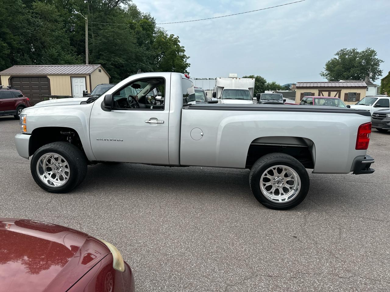 Chevrolet Silverado 1500 1LT Regular Cab 4WD 2011
