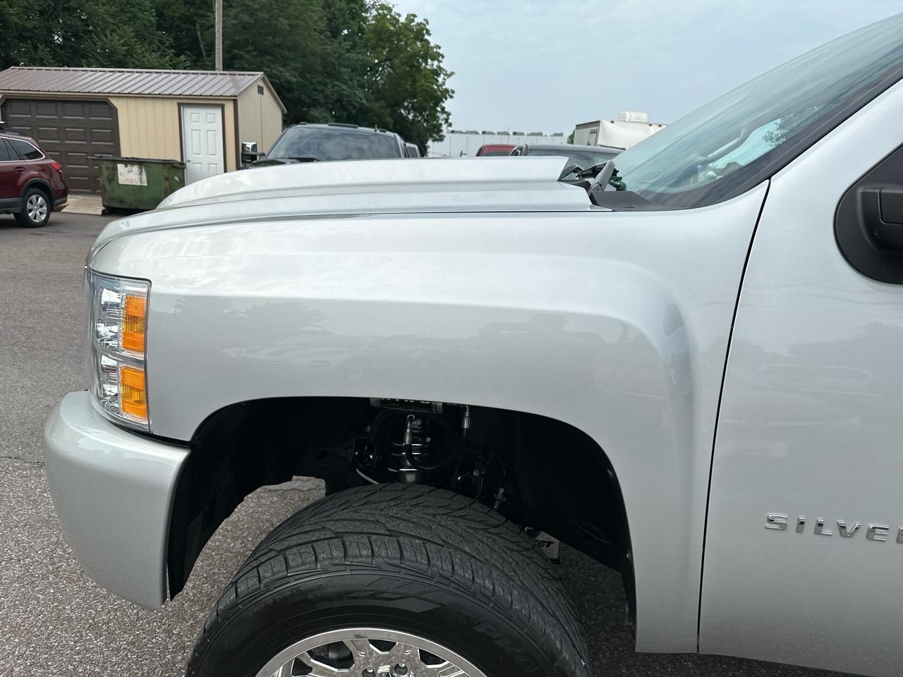 Chevrolet Silverado 1500 1LT Regular Cab 4WD 2011