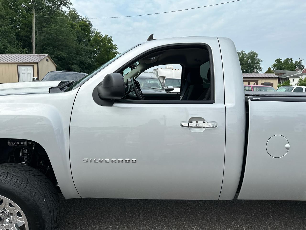 Chevrolet Silverado 1500 1LT Regular Cab 4WD 2011