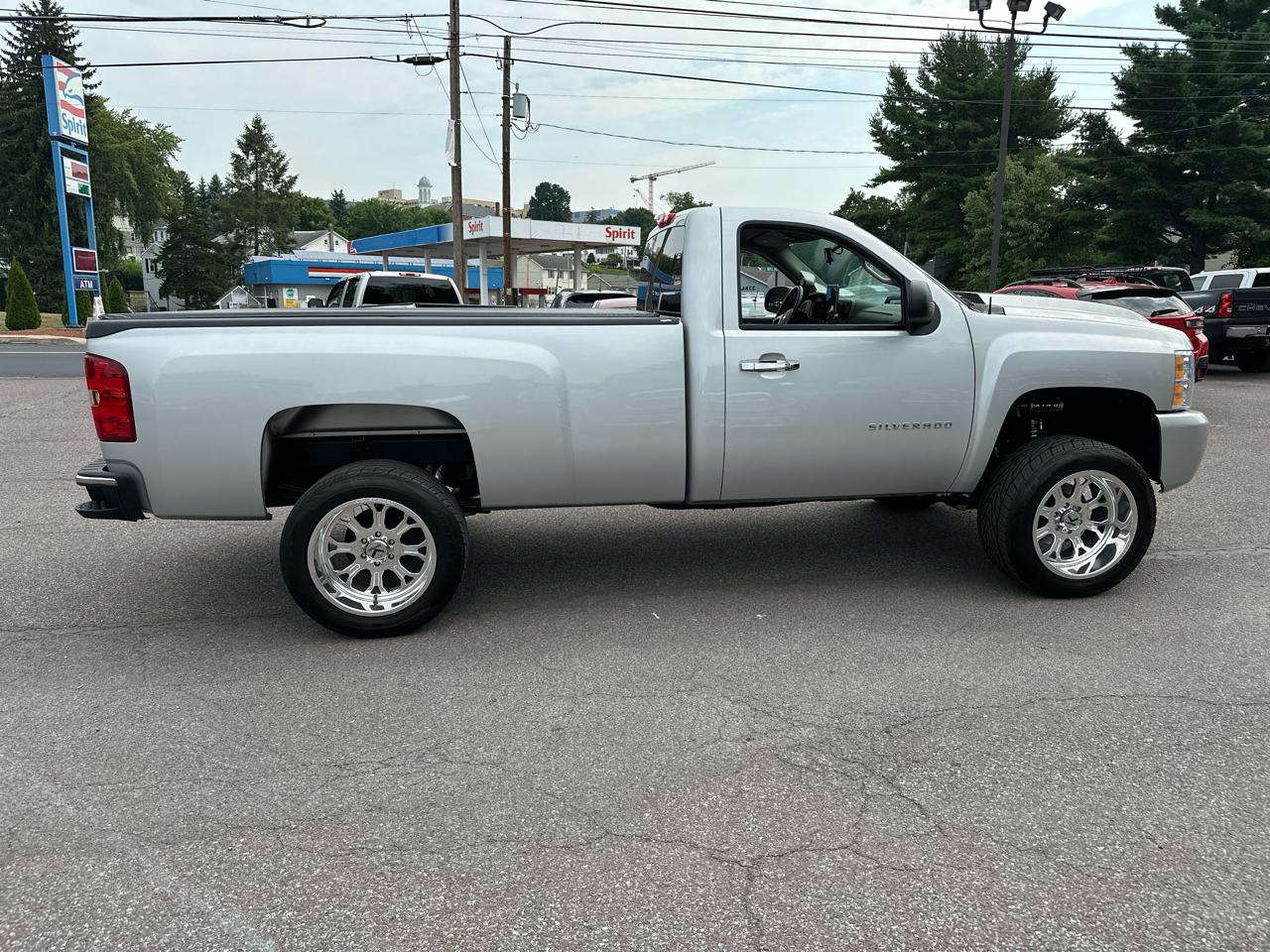 Chevrolet Silverado 1500 1LT Regular Cab 4WD 2011