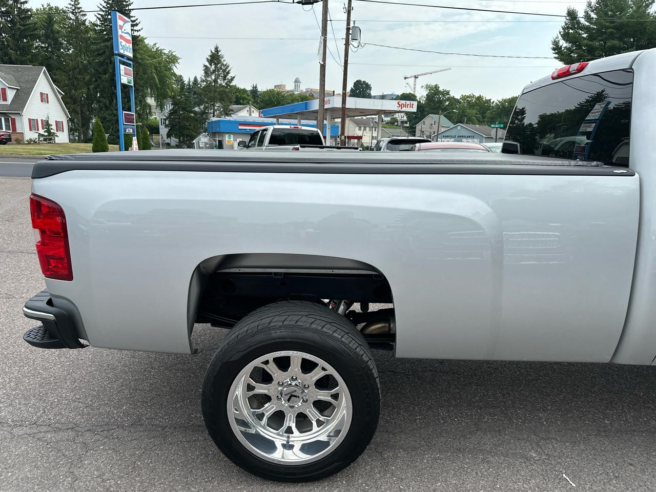 Chevrolet Silverado 1500 1LT Regular Cab 4WD 2011
