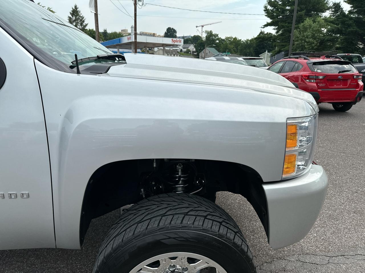 Chevrolet Silverado 1500 1LT Regular Cab 4WD 2011