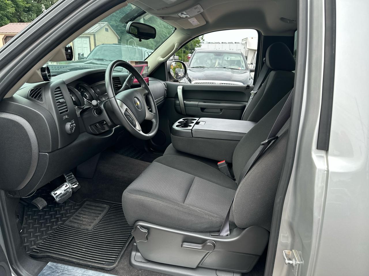 Chevrolet Silverado 1500 1LT Regular Cab 4WD 2011