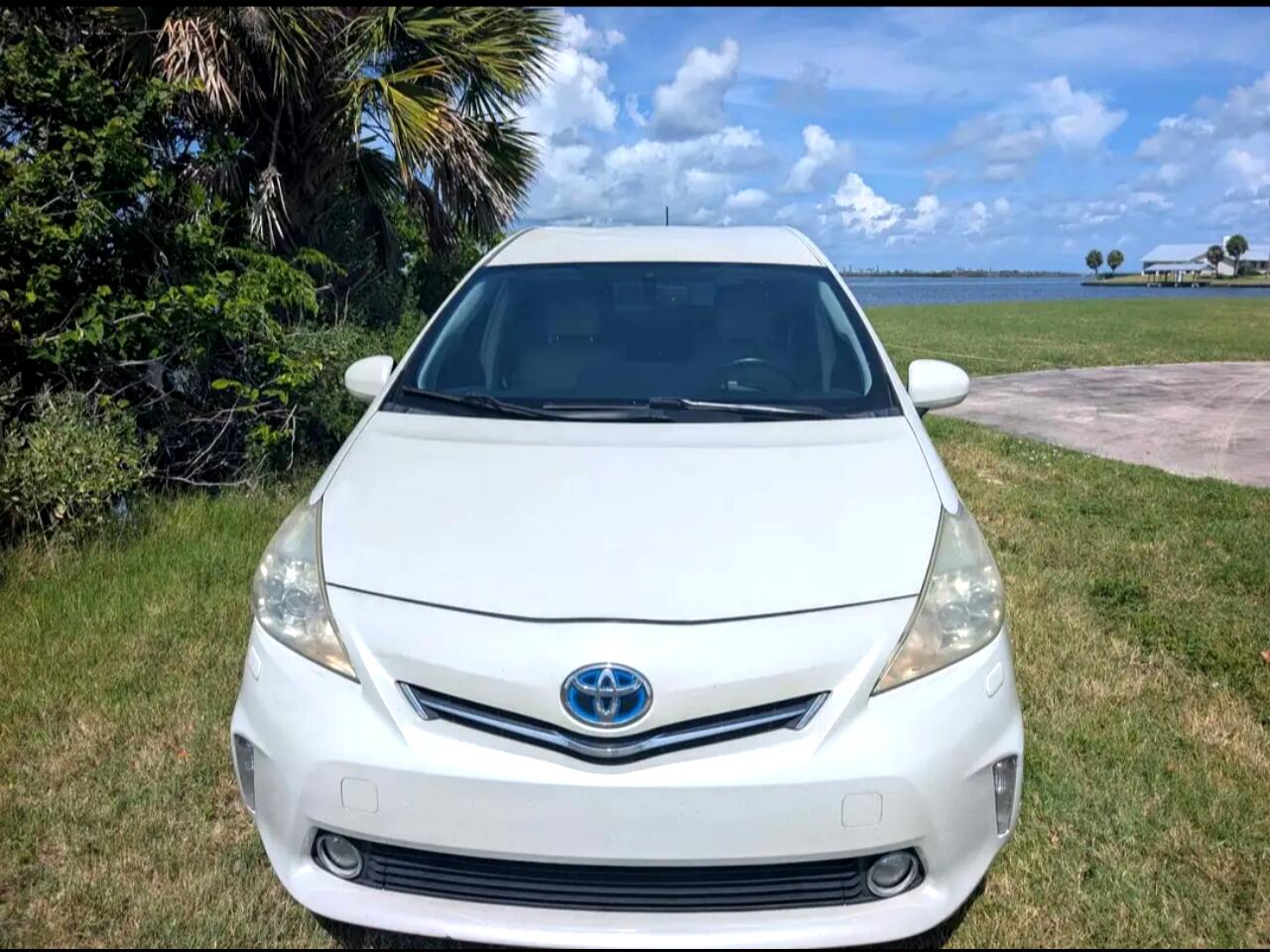 Toyota Prius V Two 2014 Toyota Prius V Two 2014