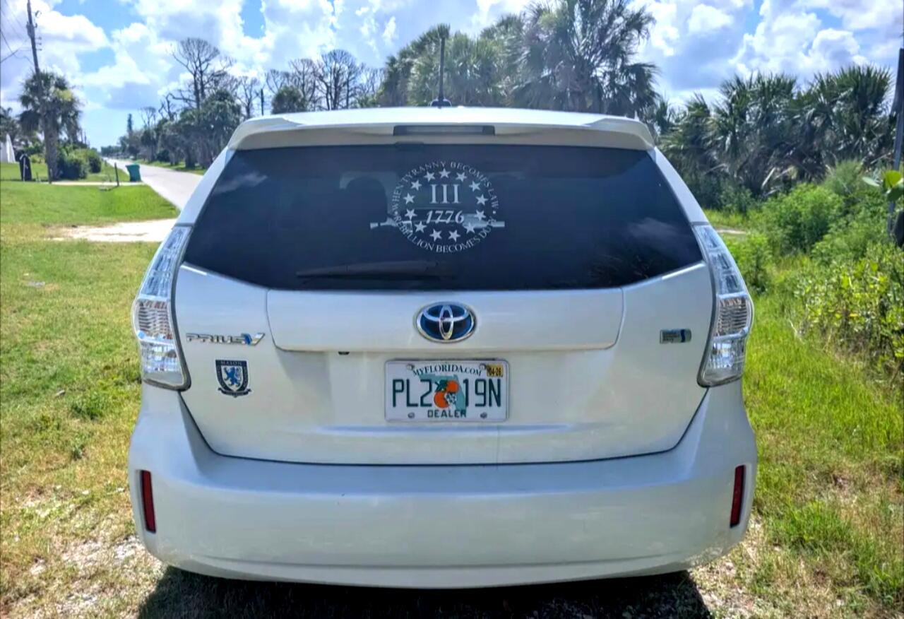 Toyota Prius V Two 2014 Toyota Prius V Two 2014