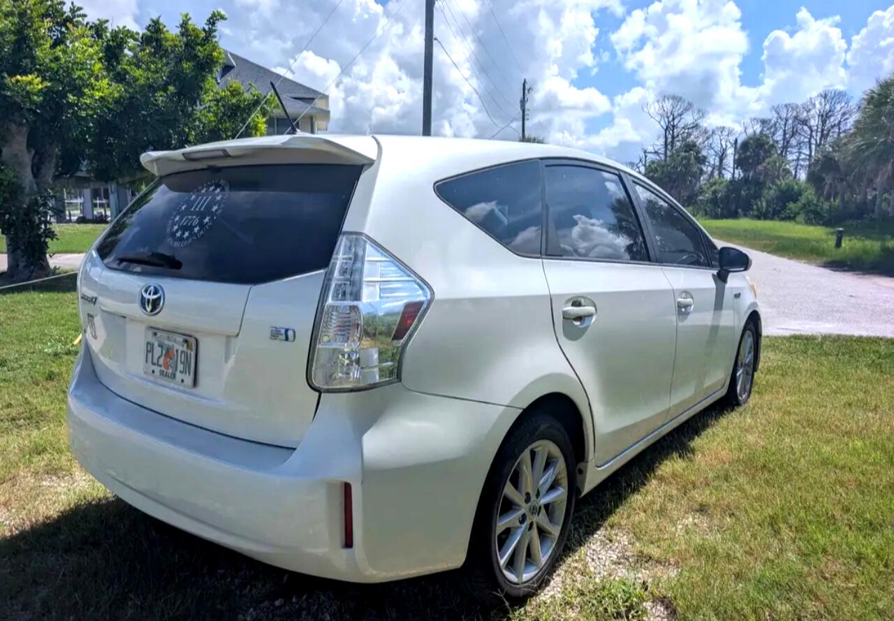 Toyota Prius V Two 2014 Toyota Prius V Two 2014