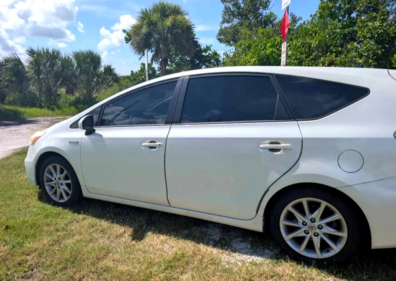 Toyota Prius V Two 2014 Toyota Prius V Two 2014