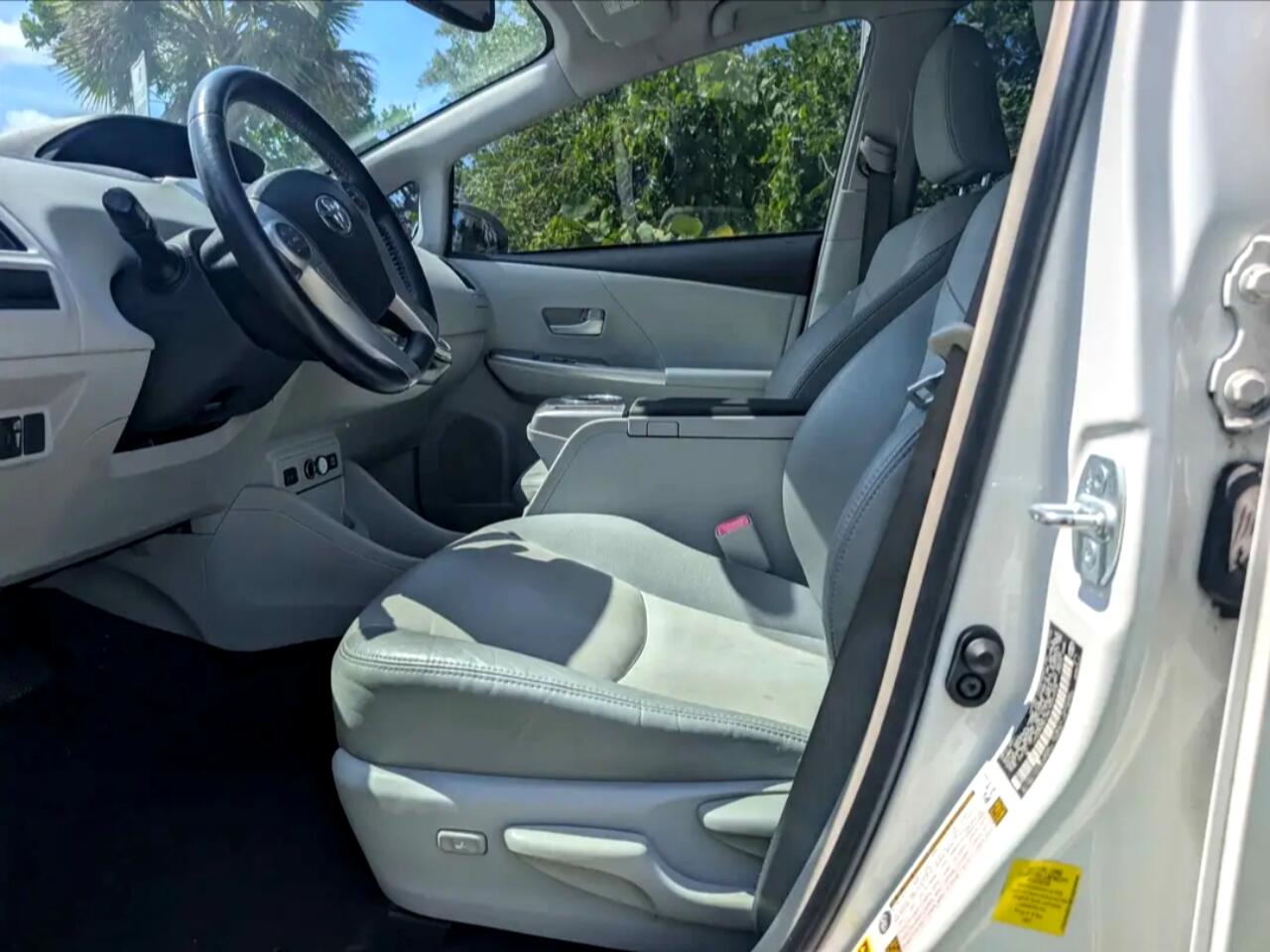 Toyota Prius V Two 2014 Toyota Prius V Two 2014