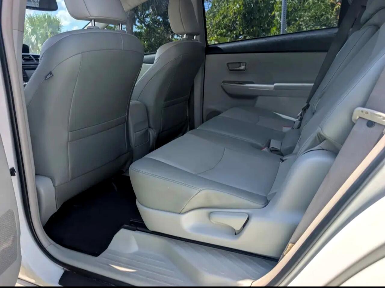 Toyota Prius V Two 2014 Toyota Prius V Two 2014