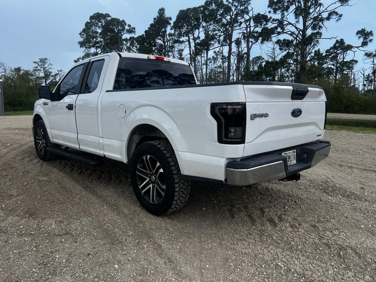 Ford F-150 XL SuperCab 8-ft. 2WD 2015