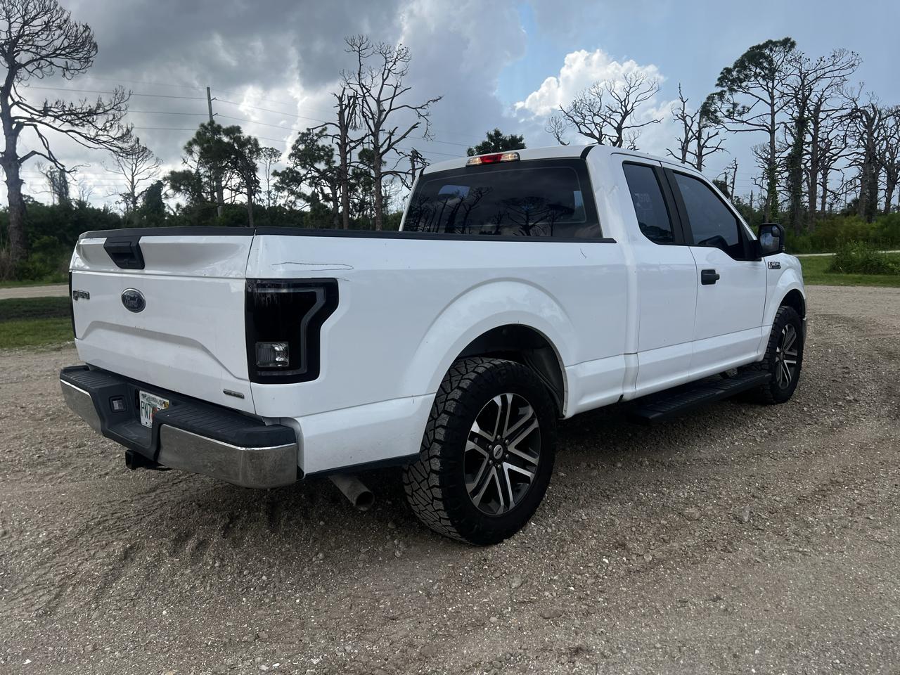 Ford F-150 XL SuperCab 8-ft. 2WD 2015