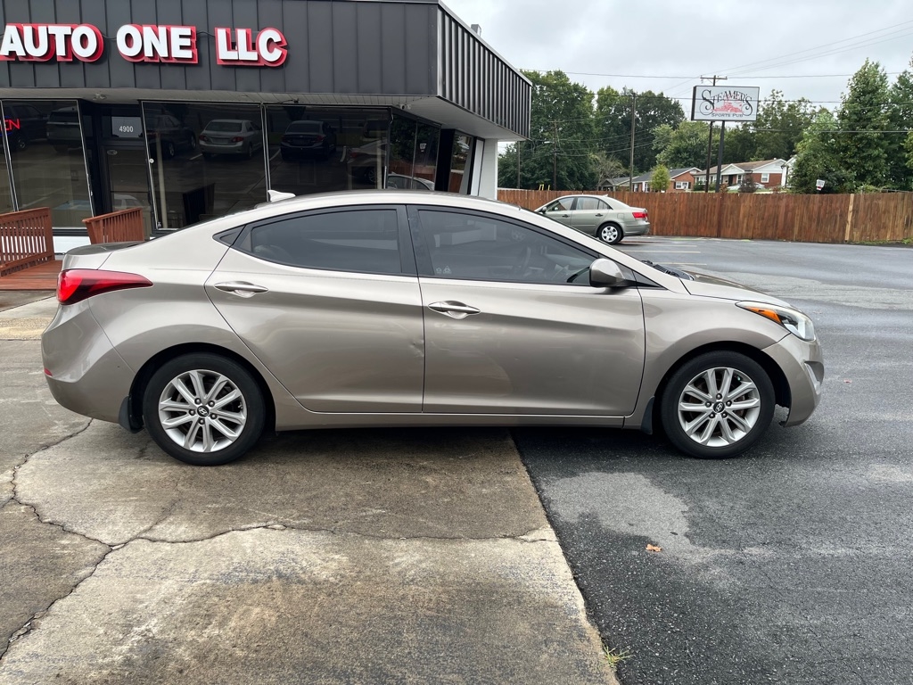 Hyundai Elantra SE 6AT 2016 Hyundai Elantra SE 6AT 2016