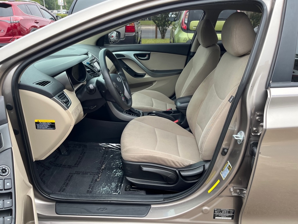 Hyundai Elantra SE 6AT 2016 Hyundai Elantra SE 6AT 2016