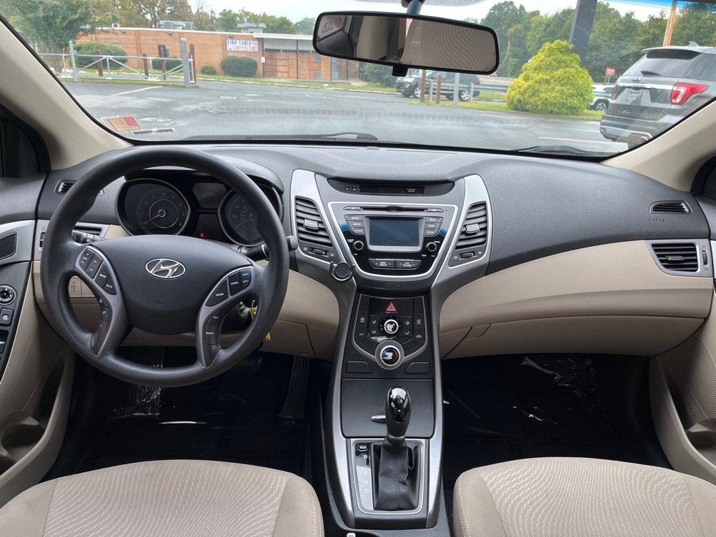 Hyundai Elantra SE 6AT 2016 Hyundai Elantra SE 6AT 2016