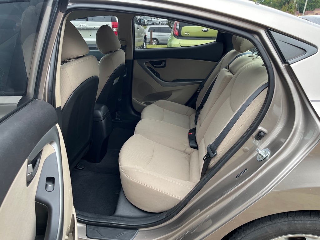 Hyundai Elantra SE 6AT 2016 Hyundai Elantra SE 6AT 2016