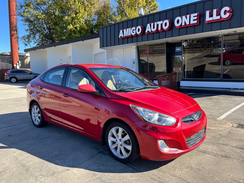 Hyundai Accent GLS 4-Door 2012