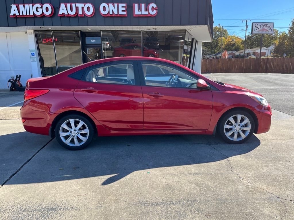 Hyundai Accent GLS 4-Door 2012