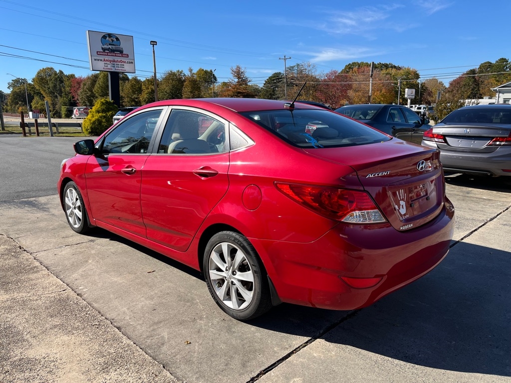 Hyundai Accent GLS 4-Door 2012