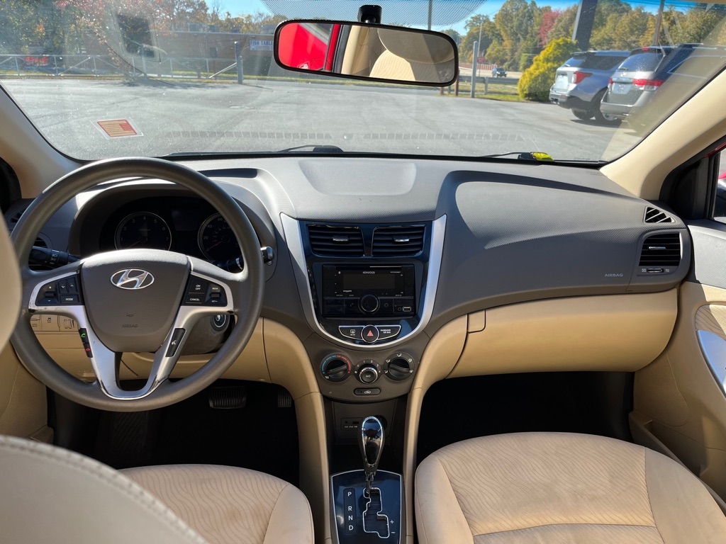 Hyundai Accent GLS 4-Door 2012