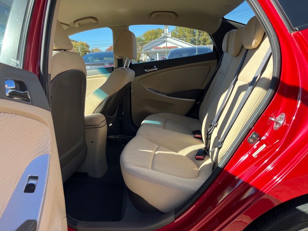 Hyundai Accent GLS 4-Door 2012