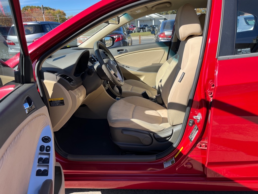 Hyundai Accent GLS 4-Door 2012