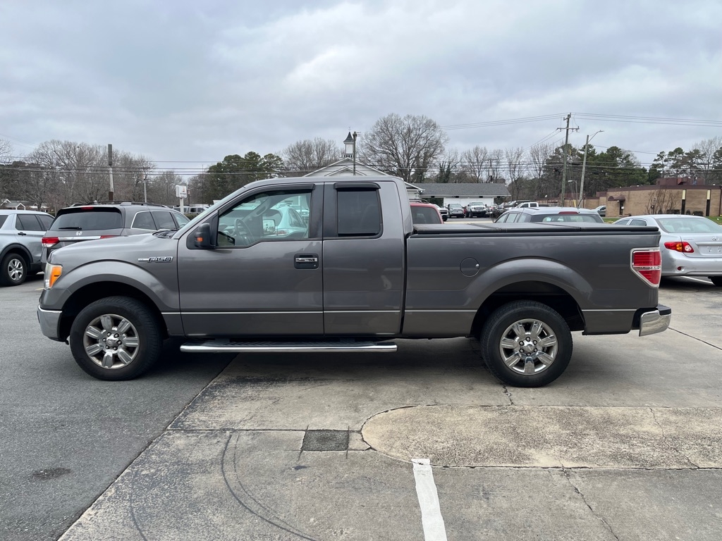 Ford F-150 XL SuperCab 8-ft. Bed 2WD 2012