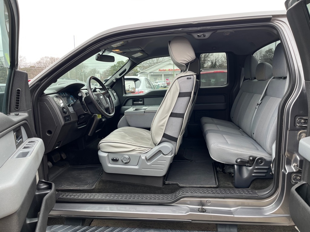 Ford F-150 XL SuperCab 8-ft. Bed 2WD 2012