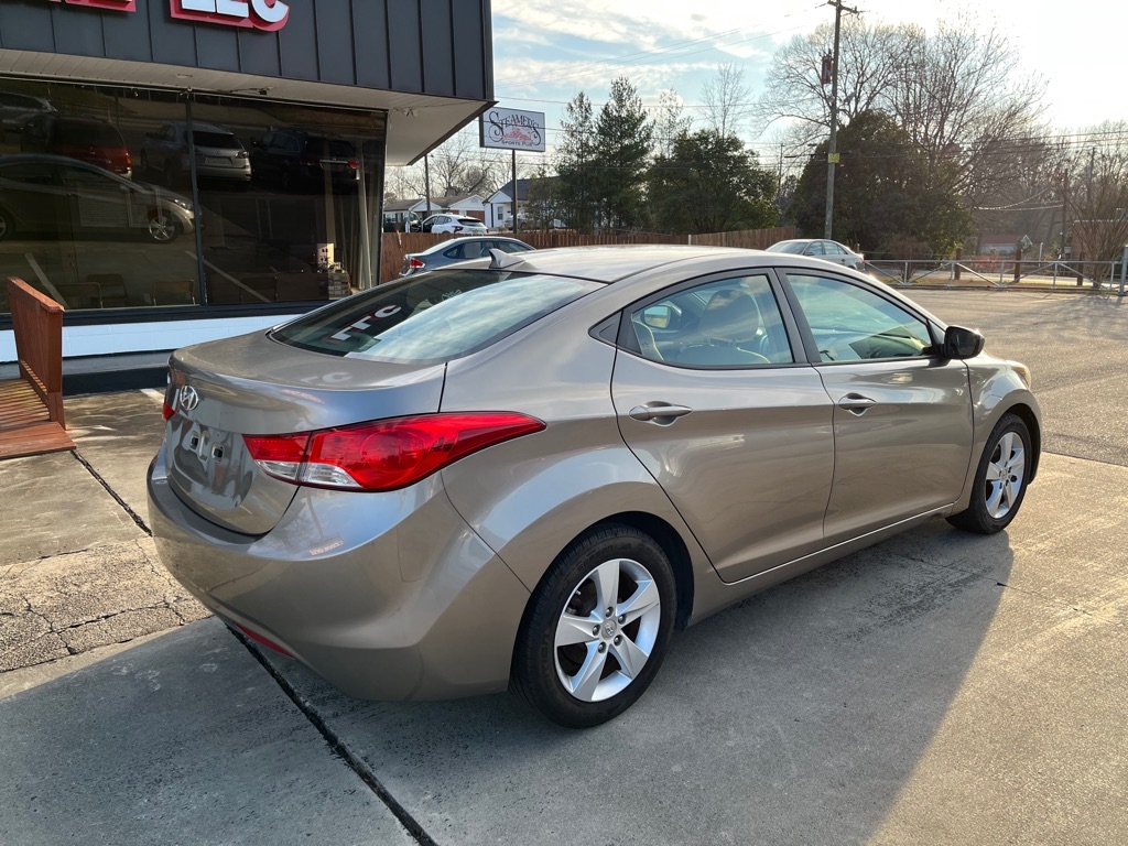 Hyundai Elantra GLS M/T 2013