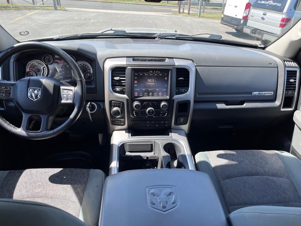 RAM 1500 SLT Quad Cab 4WD 2016