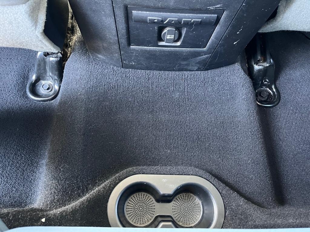 RAM 1500 SLT Quad Cab 4WD 2016