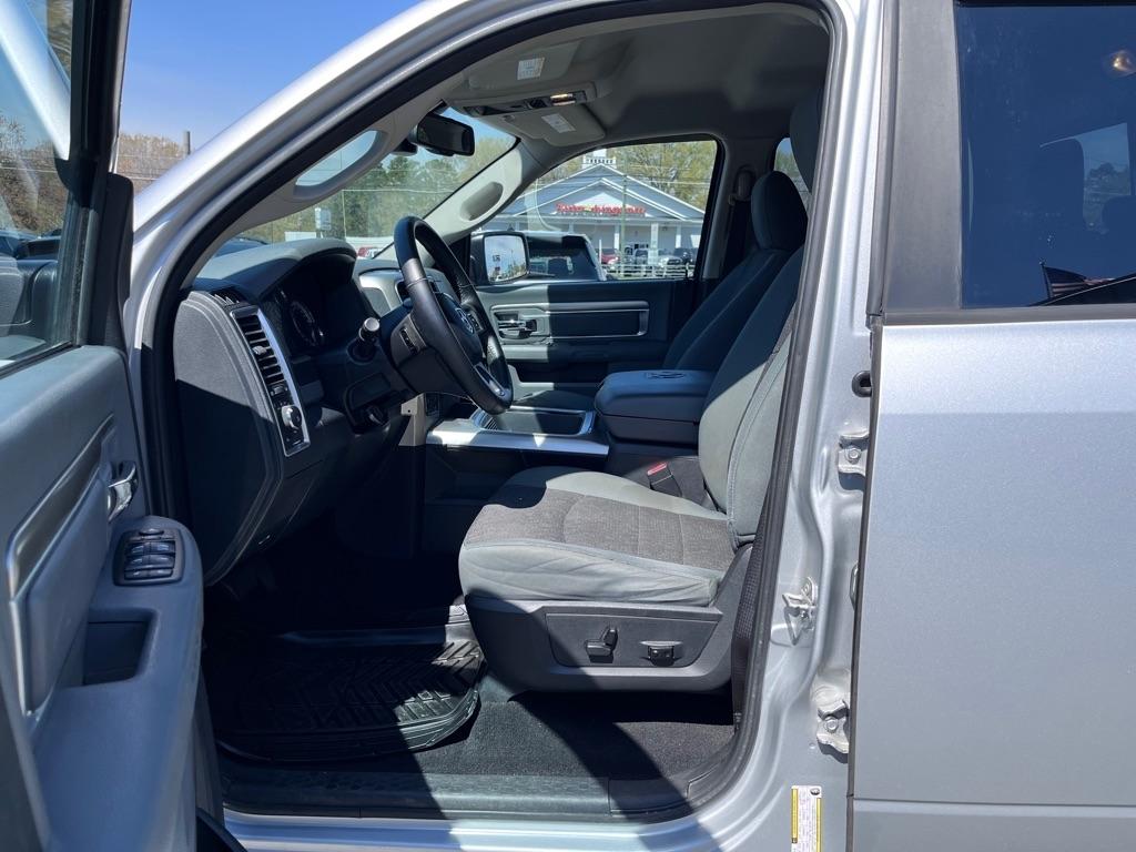 RAM 1500 SLT Quad Cab 4WD 2016