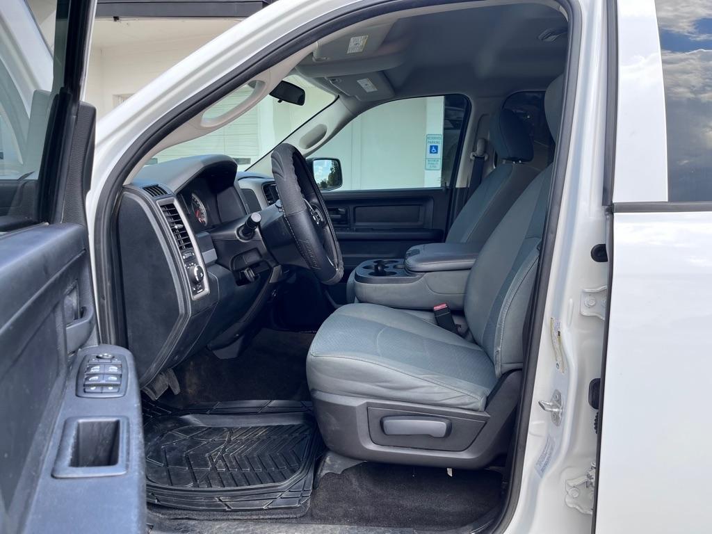 RAM 1500 Tradesman Crew Cab SWB 2WD 2016