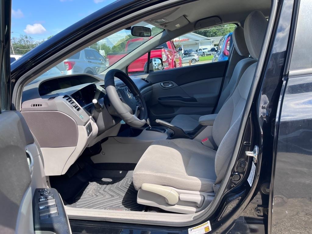 Honda Civic LX Sedan 5-Speed AT 2012