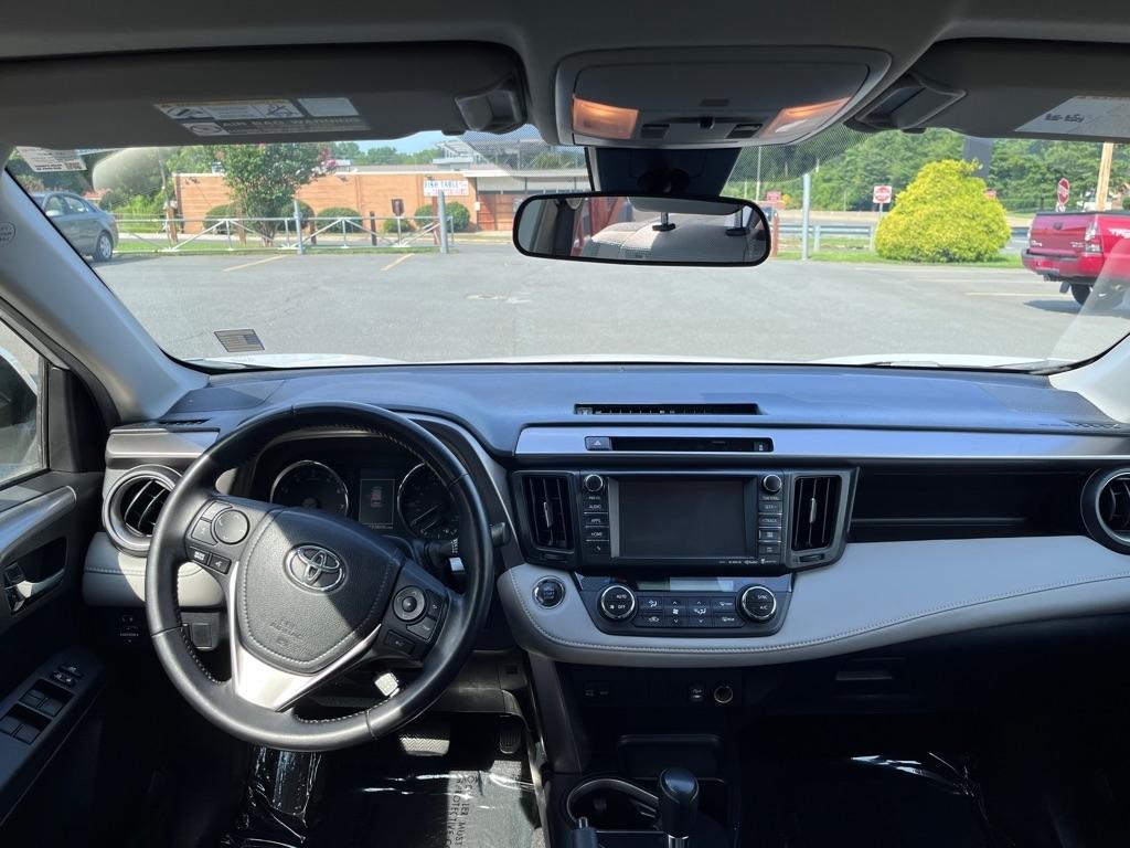 Toyota RAV4 XLE FWD 2016
