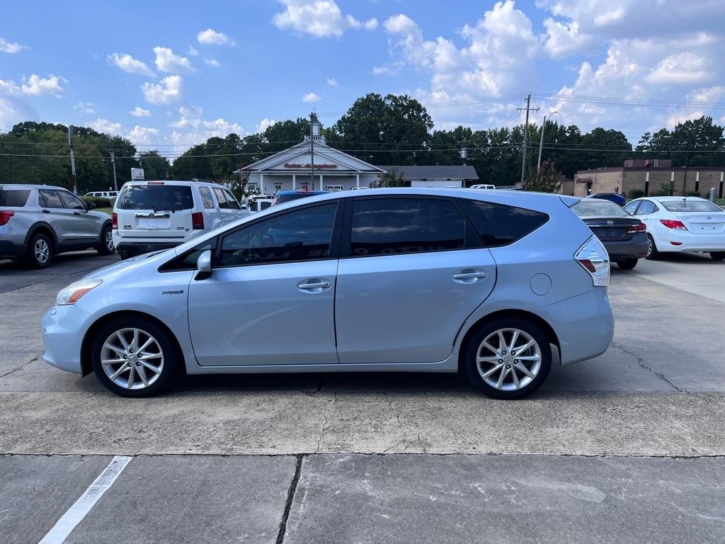 Toyota Prius V  2012