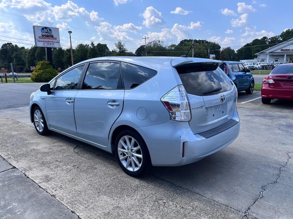 Toyota Prius V  2012