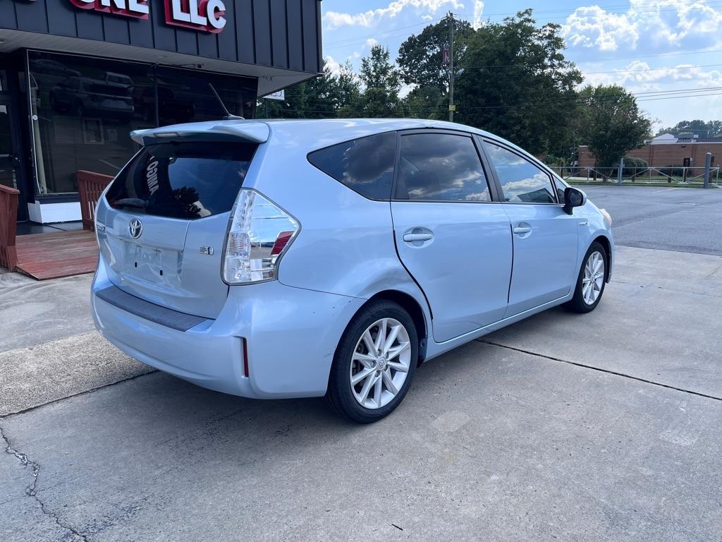 Toyota Prius V  2012
