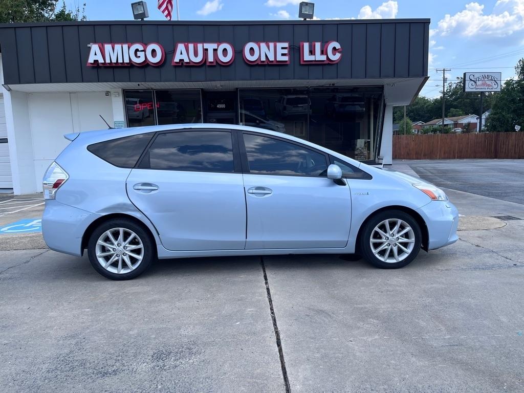 Toyota Prius V  2012