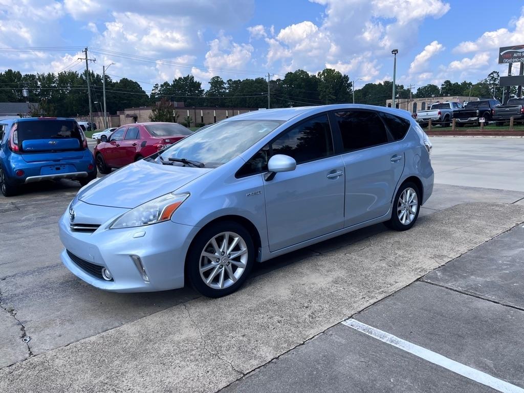 Toyota Prius V  2012