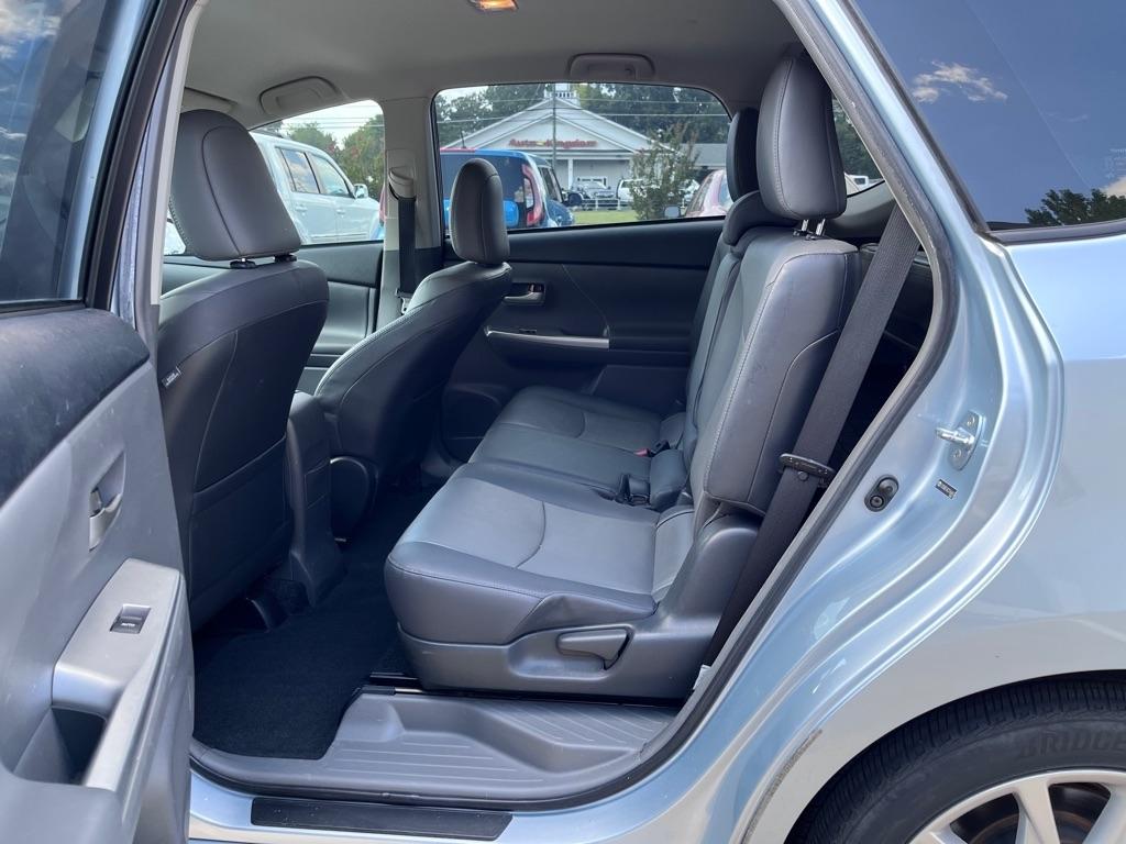 Toyota Prius V  2012
